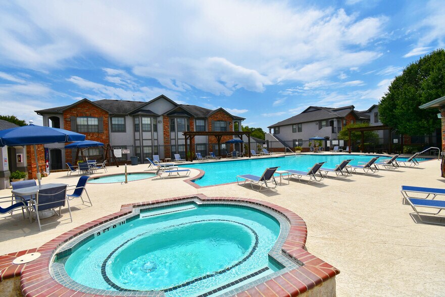 Saddle Brook Apartments - Waco, TX | Apartment Finder