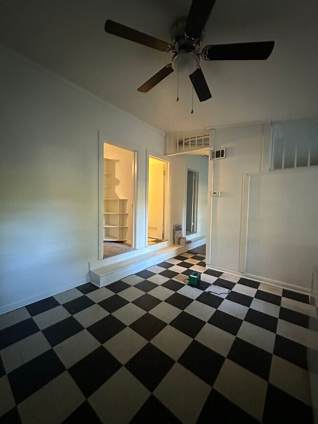 Building Photo - 2 bedroom, 1 bathroom updated home in Normaltown