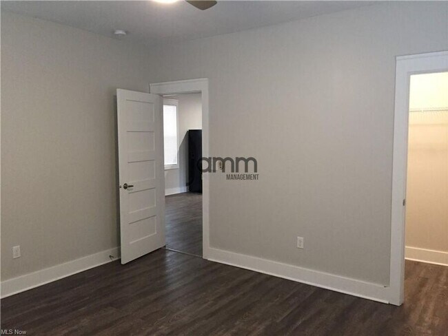 Building Photo - 1960 Randall Rd