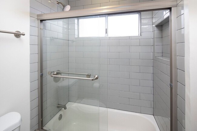 Building Photo - Beautiful 1BR in Mission Valley with Parki...