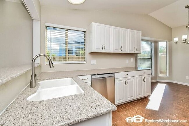 Building Photo - Recently updated 3 Bed, 2 Bath home in Tucson