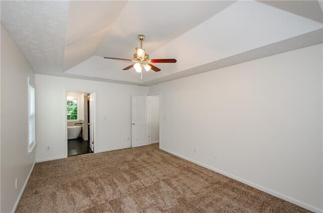 Building Photo - 3390 Northcliff Dr