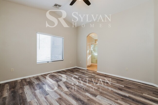 Building Photo - Welcome to this Stunning 3BR 2BA Home