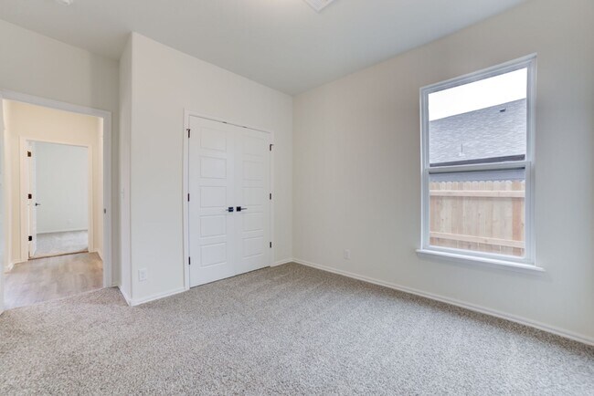 Building Photo - 4 BEDROOM CAPITAL HOME IN SAND SPRINGS!!!