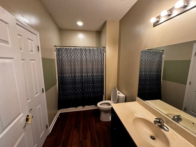 Building Photo - 5406 Ridgedale Dr