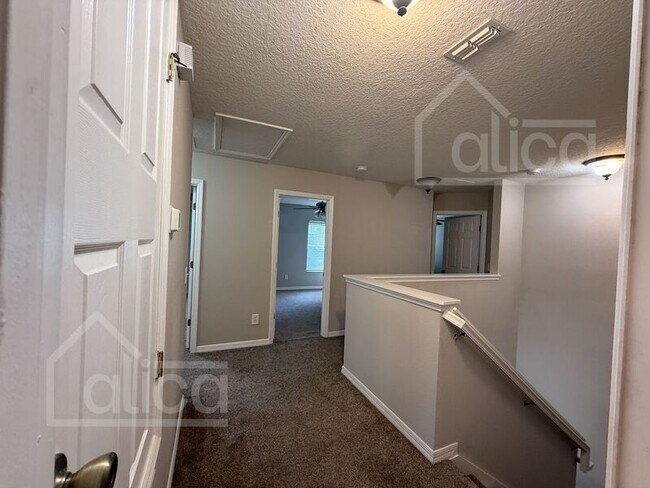 Building Photo - 109 Whispering Pines Way