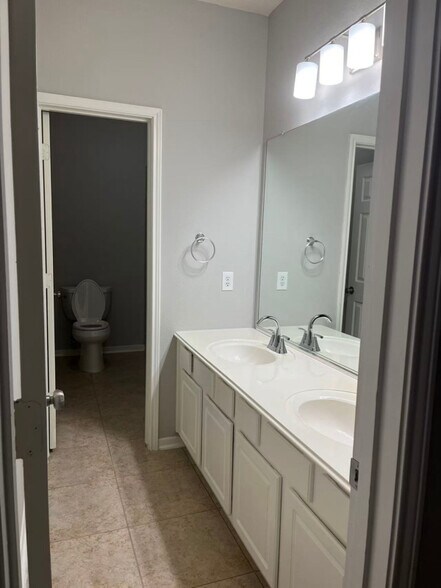 Building Photo - 7411 Maple Run Dr