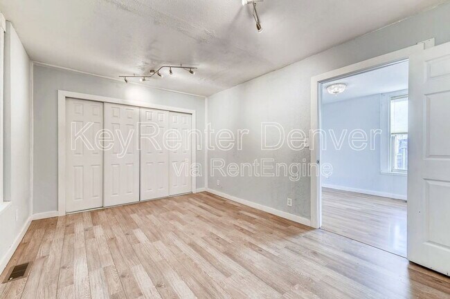 Building Photo - 3341 Lawrence St