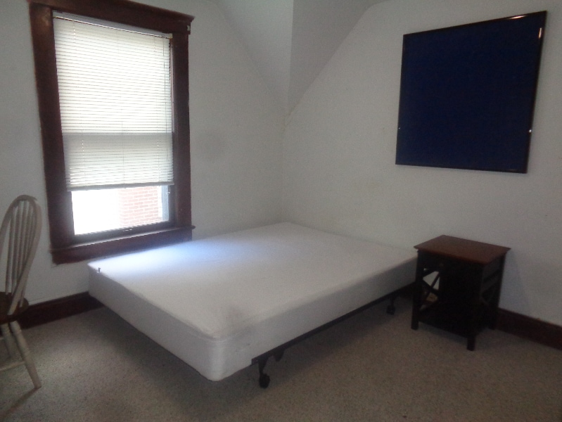 Building Photo - 803 Dewey Ave