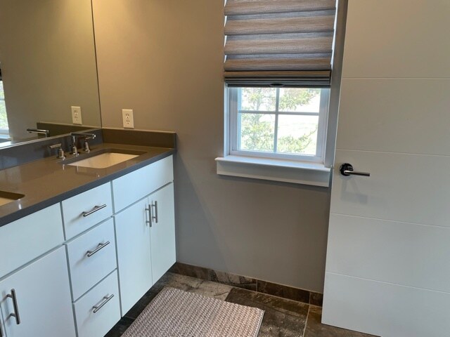 Building Photo - 5735 Acorn Ln