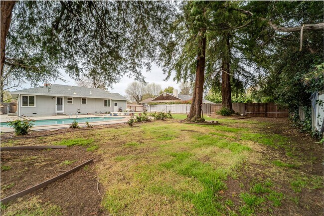 Building Photo - 2415 Covillaud St