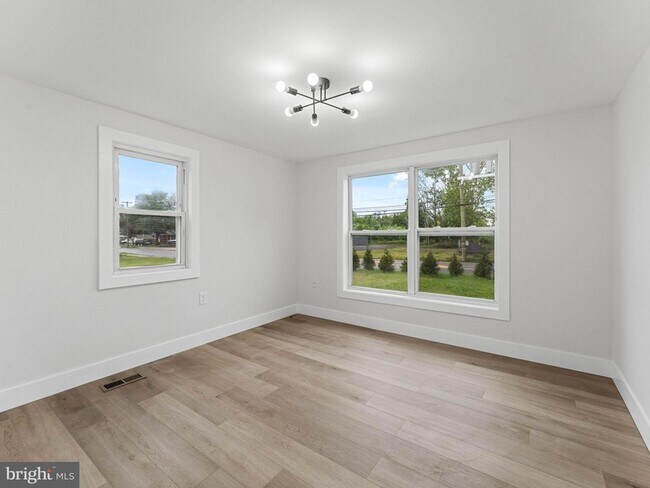 Building Photo - 308 Delsea Dr