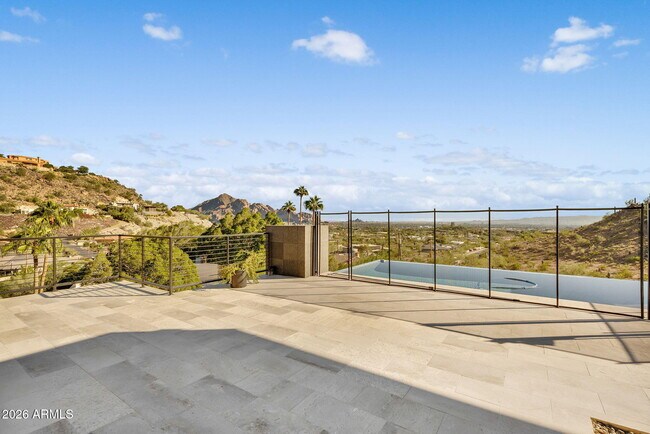 Building Photo - 6975 North 39th Pl