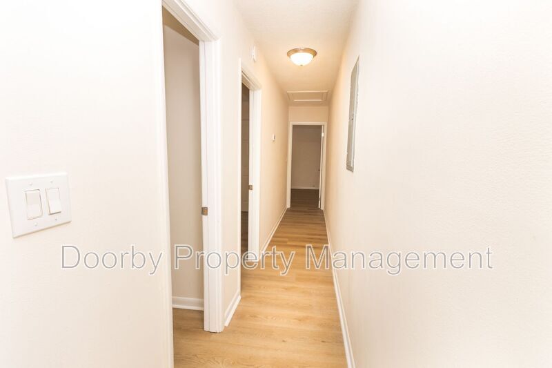 Building Photo - 4716 Tomahawk Trail