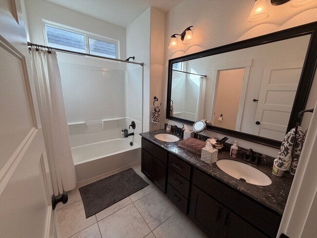 Building Photo - 3 Bedroom | 2.5 Bathroom | Crocker Village House