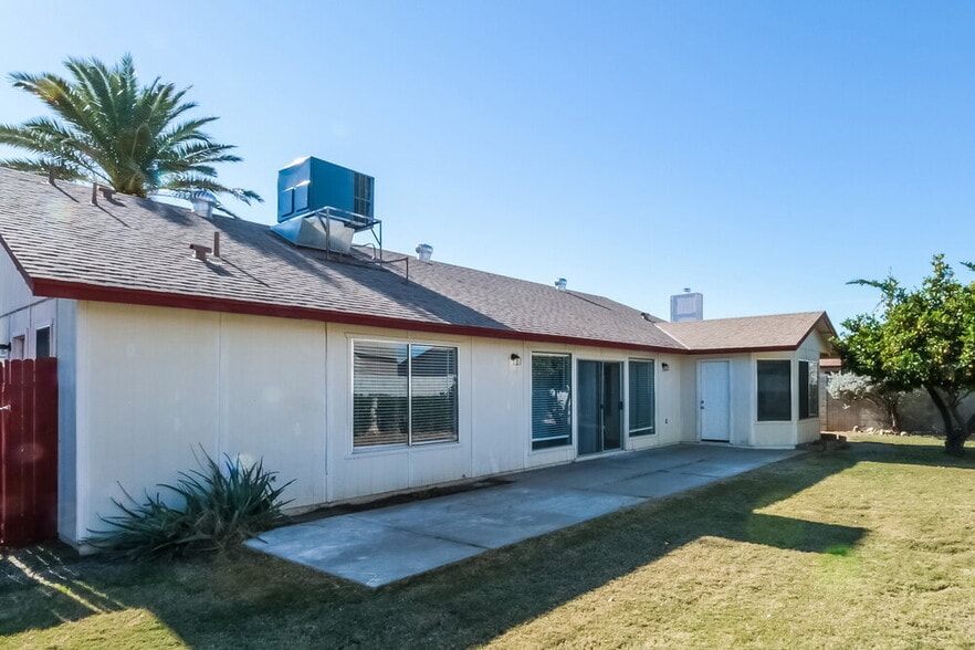 Building Photo - 8014 W Aster Dr