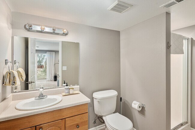Building Photo - Beautiful West Arvada Home Available Septe...