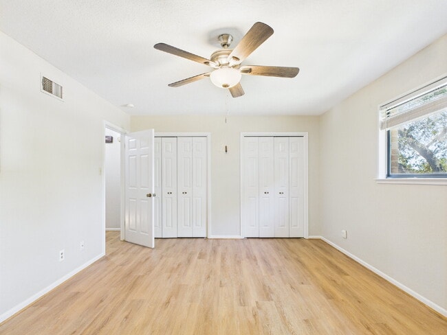 Building Photo - 2-Bed Duplex on Frederick Road !"