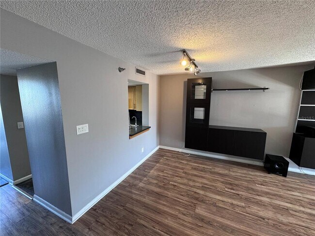 Building Photo - 201 W Laurel St