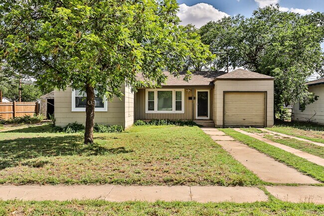 Primary Photo - Charming & Cozy 2-Bedroom Oasis