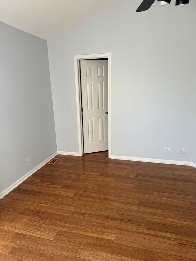 Building Photo - 1397 Ashbury Ln E