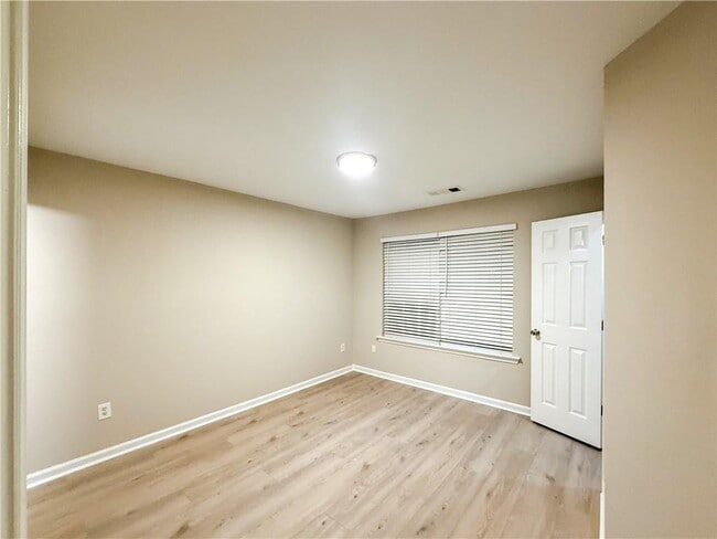 Building Photo - 1527 Cove Creek Cir