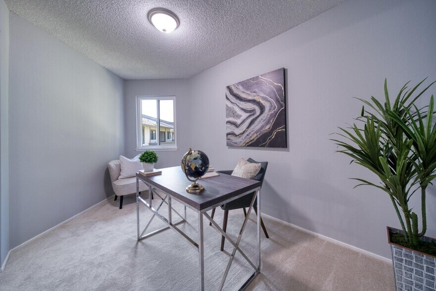 Bonus Room - 1178 N Abbott Ave