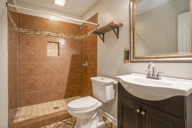 Building Photo - Lovely 3BR/2BA Duplex close to Downtown Covington!