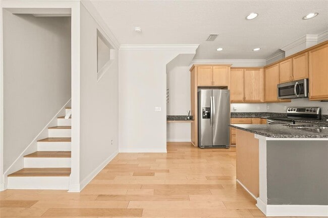 Building Photo - 113 S Melville Ave