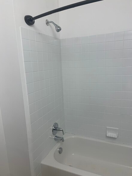 Bath 2 - 117 N Bond St