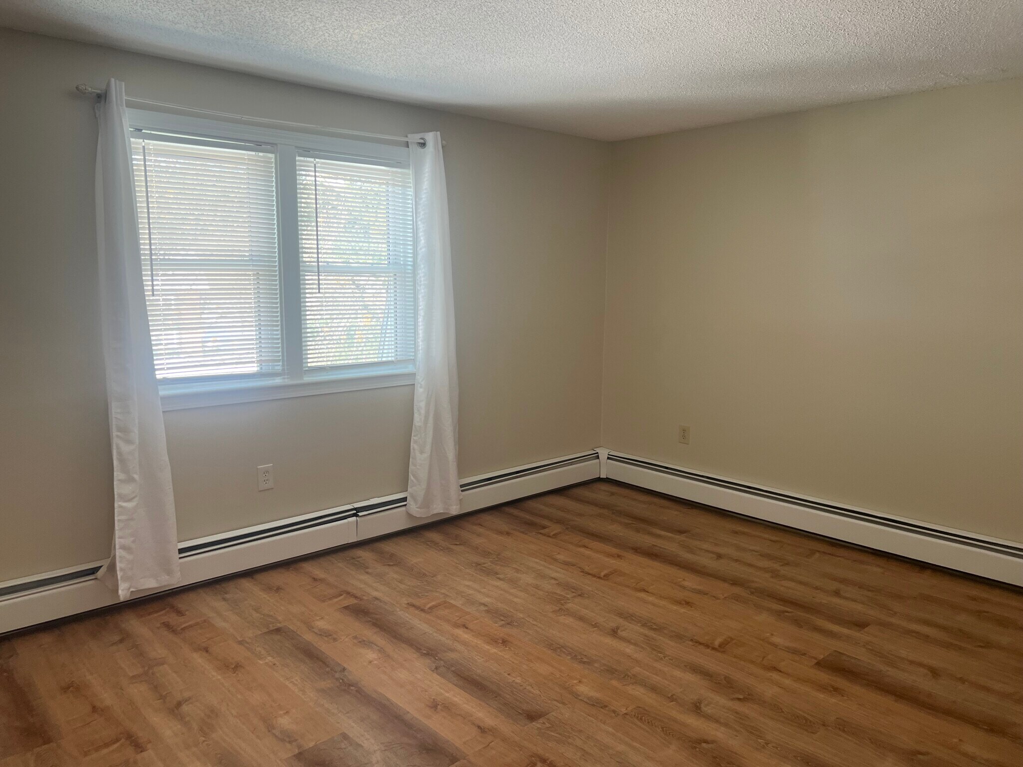 Building Photo - 3 Knights Bridge Dr