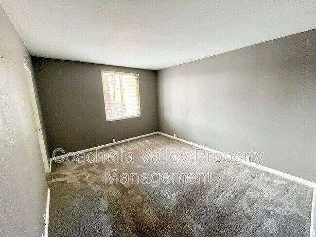 Building Photo - 400 N Sunrise Way