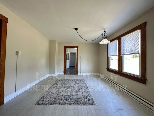 Building Photo - 304 Straith St