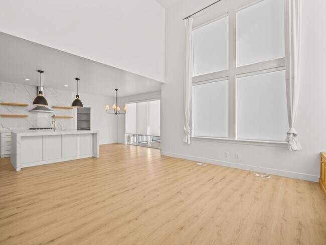 Building Photo - 5 Bed / 3.5 Bath Home in Saratoga Springs – Spacious Living Near Utah Lake