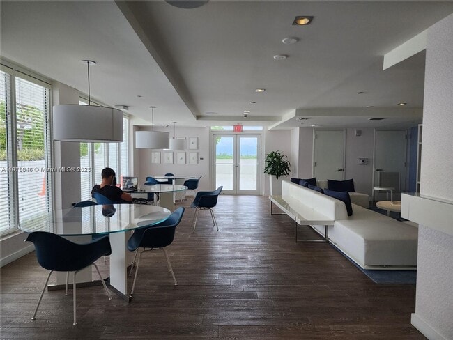 Building Photo - 4250 Biscayne Blvd