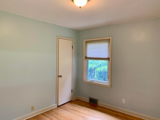 Building Photo - 14865 Pershing Dr