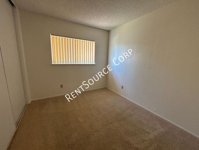 Building Photo - 1304 Kings Rd