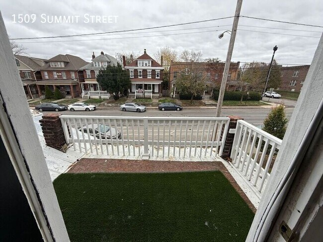 Building Photo - 1509 Summit St