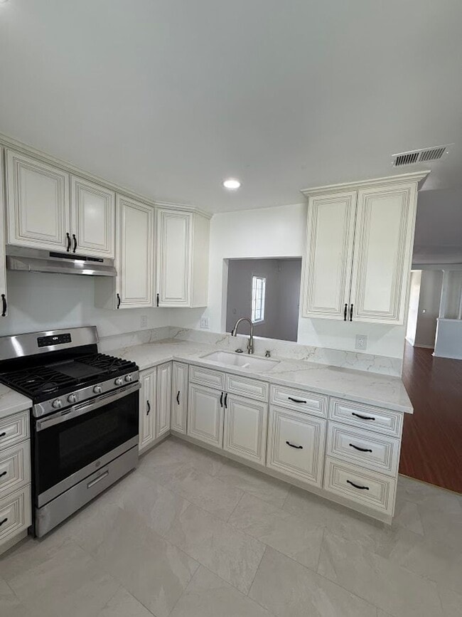 Building Photo - Beautiful 4 Bedroom, 2 Bathroom Arleta Hom...