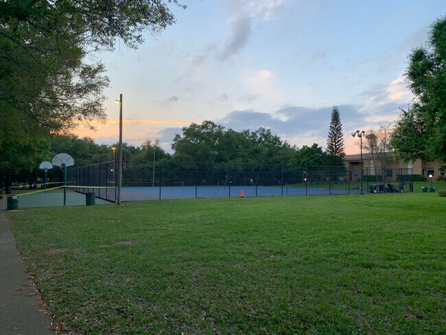 Building Photo - 4523 La Carmen Ct