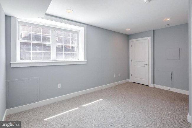 Building Photo - 2631 Catharine St