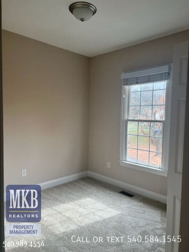 Building Photo - 2810 King St NE