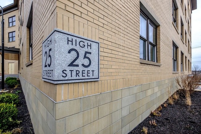 Building Photo - 2BR/2BA Old Port Condo Onsite Parking Available, Fitness Room and Elevator