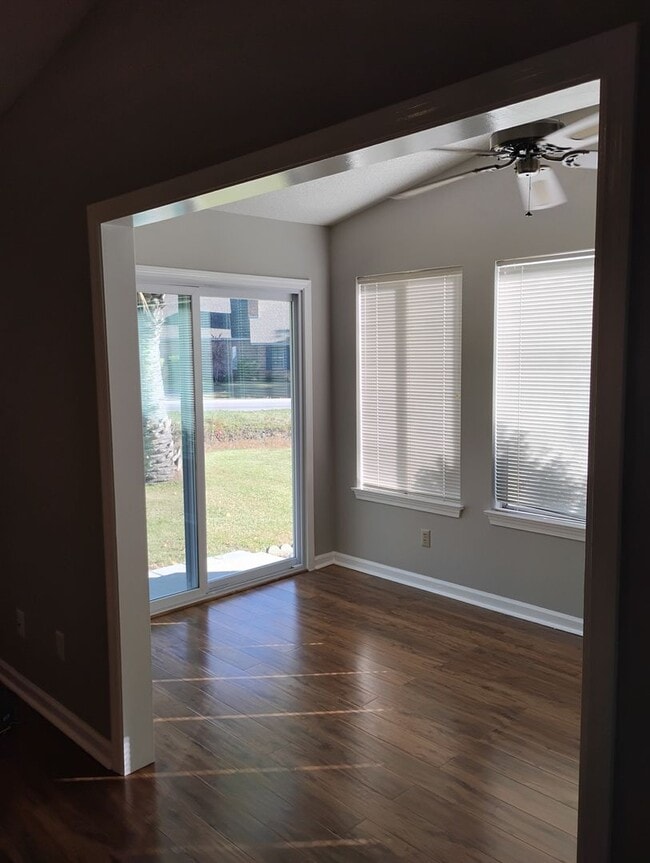 Building Photo - Gleneagles Drive