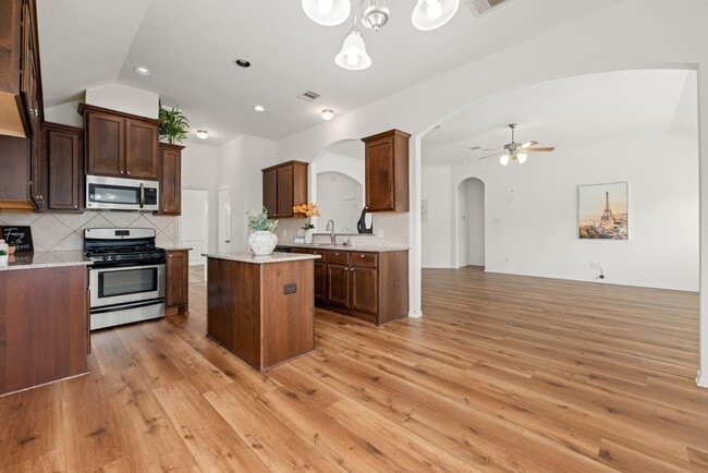 Building Photo - 2008 Golden Creek Ln