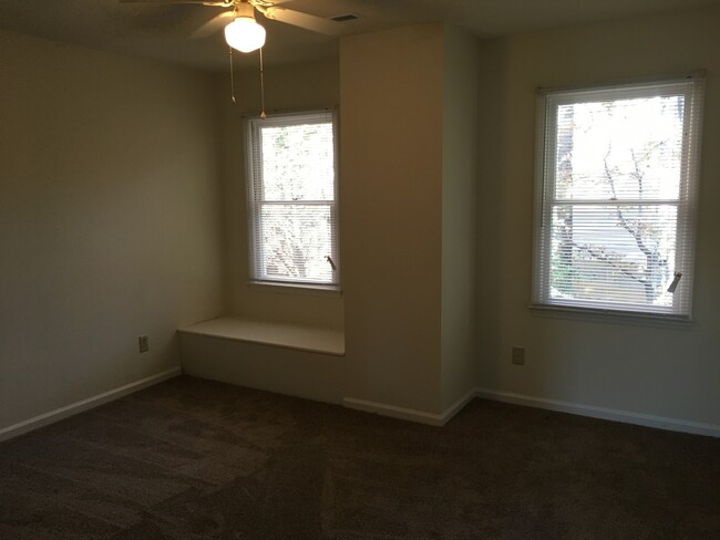 Building Photo - 4128 Kaplan Dr