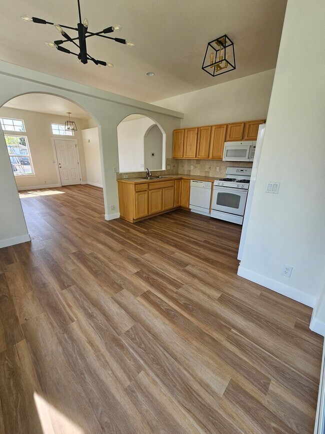 Building Photo - Beautiful home in Fieldstone