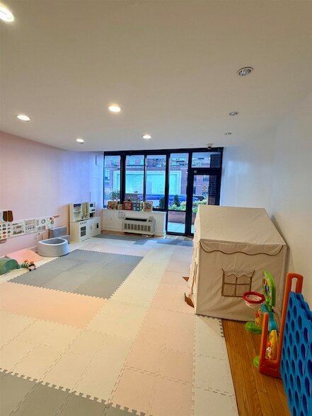 Building Photo - 389 Washington St