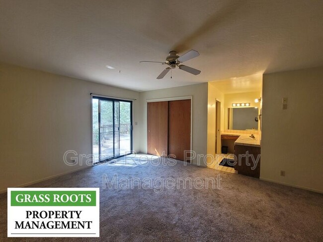 Building Photo - 17135 Lawrence Way