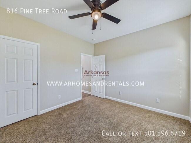 Building Photo - 816 Pine Tree Rd